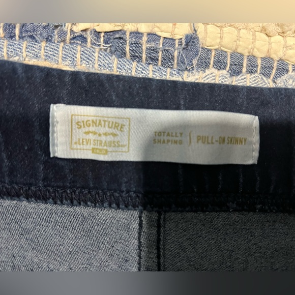 Women’s Levi’s pull on skinny jeans size 27x30 - Picture 5 of 9